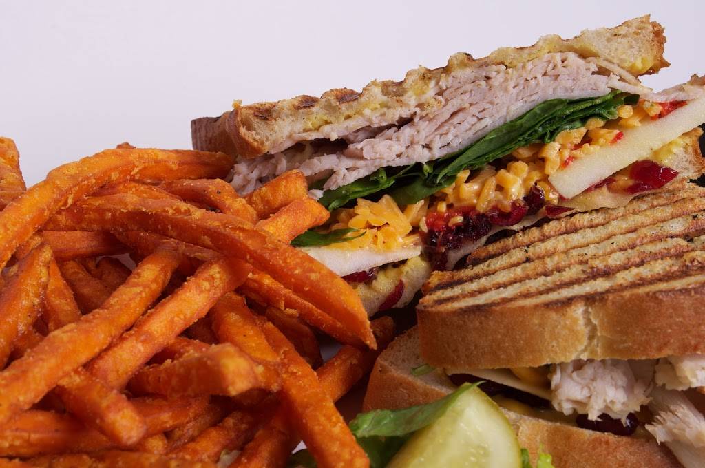 Aqua Vino Restaurant | restaurant | 16 Harbor Lock Rd, Utica, NY 13502, USA | 3157320116 OR +1 315-732-0116