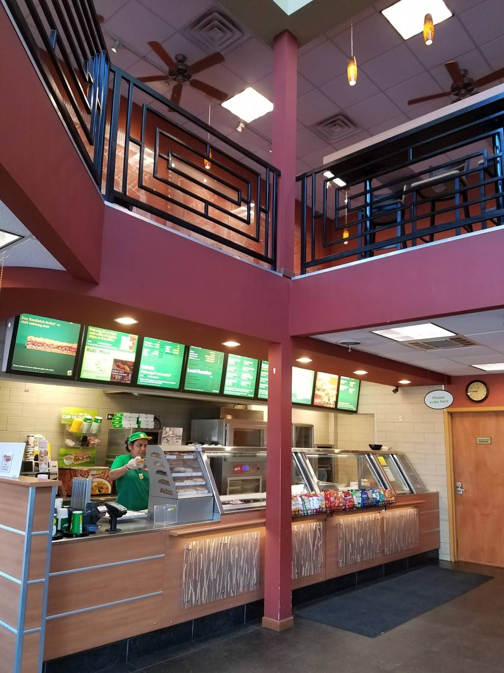 Subway | restaurant | 1525 W Madison St, Chicago, IL 60606, USA | 3124329497 OR +1 312-432-9497