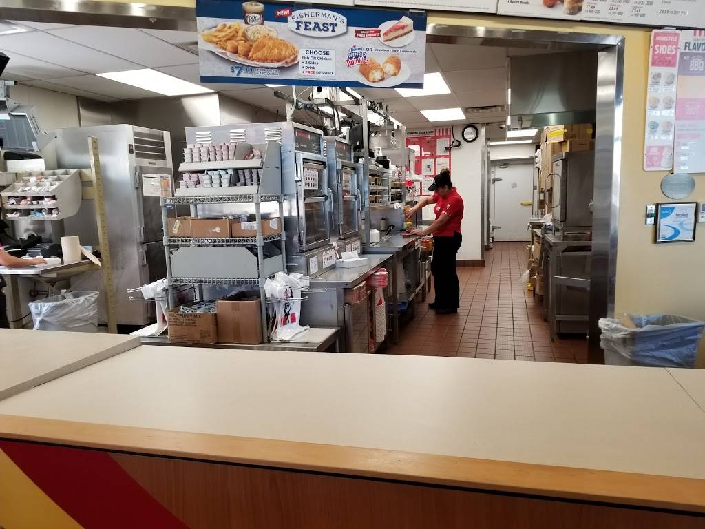 KFC | restaurant | 606 Broadhollow Rd, Melville, NY 11747, USA | 6312933496 OR +1 631-293-3496