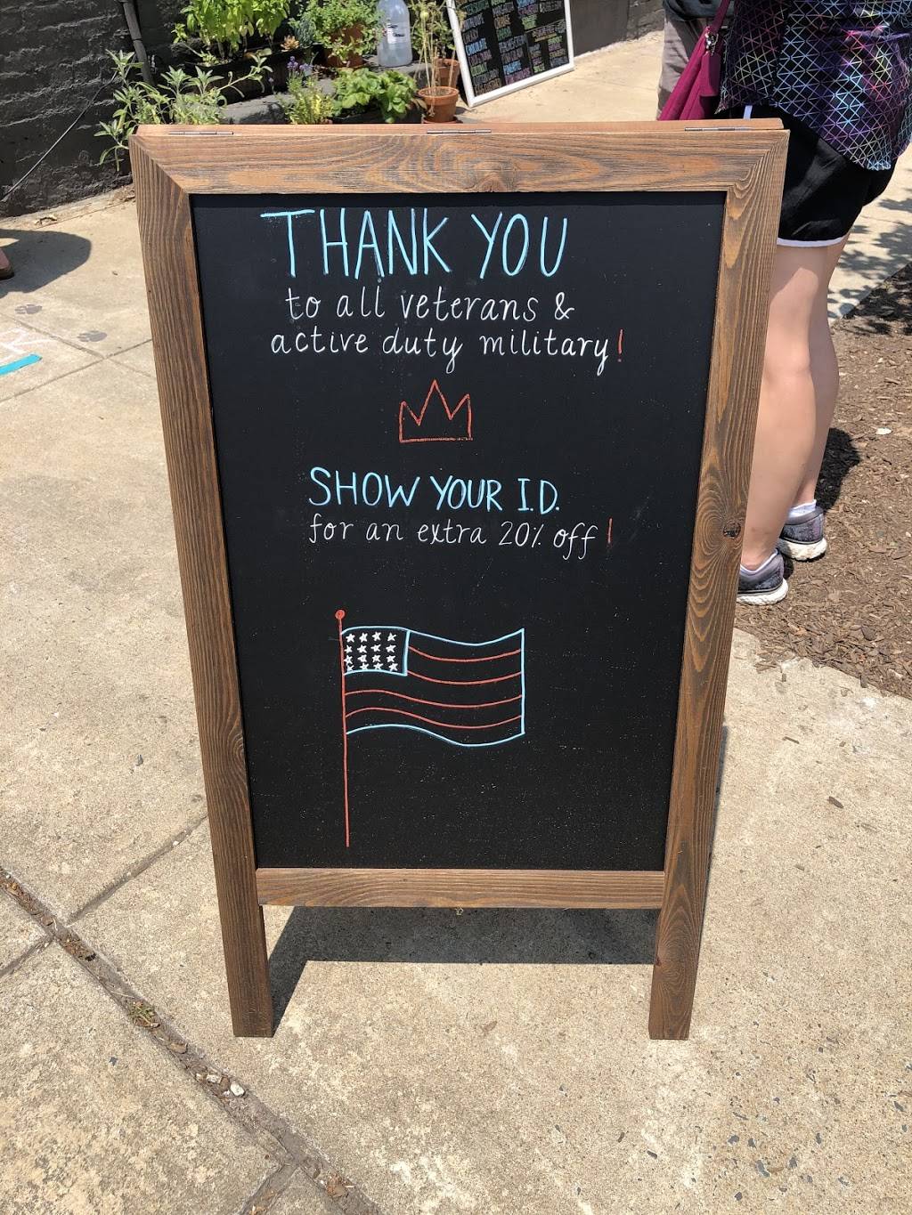 Ice Queens Snowball Shop | meal takeaway | 1648 E Fort Ave, Baltimore, MD 21230, USA | 4106468582 OR +1 410-646-8582