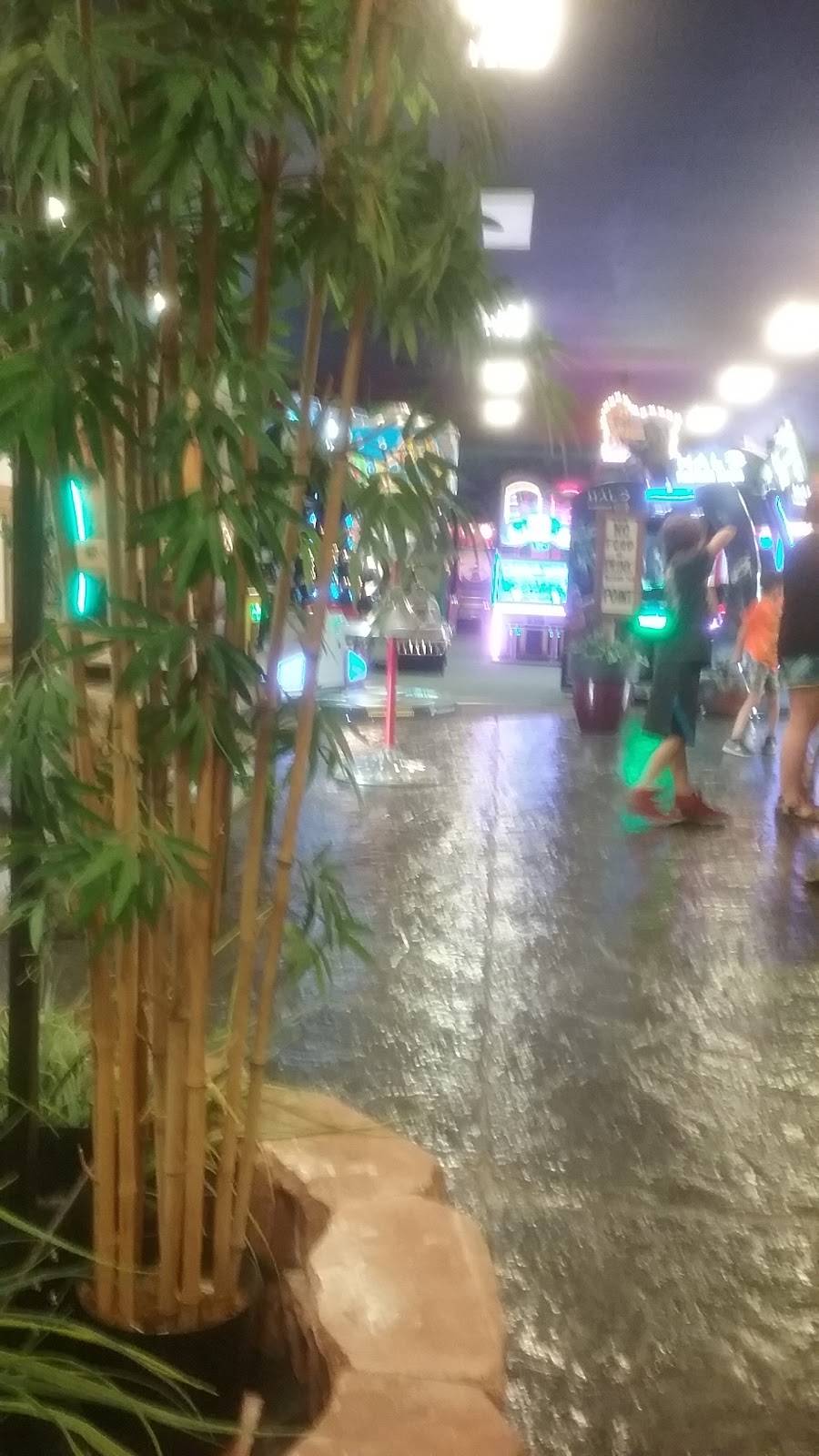 Chuckles | restaurant | 286 Chuckles Pkwy, Crossville, TN 38555, USA | 9314569100 OR +1 931-456-9100