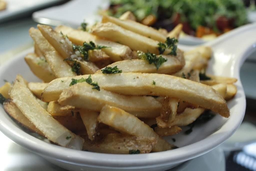 Redz Restaurant | restaurant | 515 Fellowship Road North, Mt Laurel, NJ 08054, USA | 8562220335 OR +1 856-222-0335