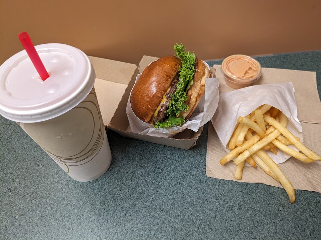 Freds Burger | restaurant | 1759 Technology Dr, San Jose, CA 95110, USA | 4084364884 OR +1 408-436-4884