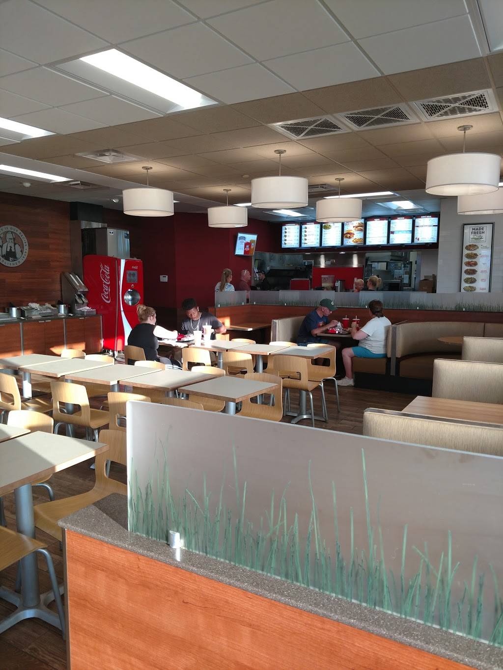 Wendys | restaurant | 5965 E Riverside Blvd, Rockford, IL 61114, USA | 8156369612 OR +1 815-636-9612