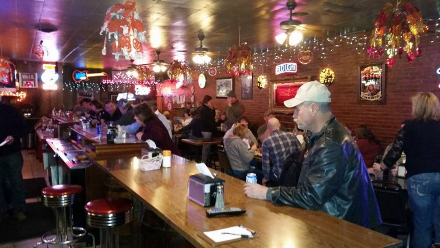 The Buss Stop | restaurant | 203 Center St, Augusta, IL 62311, USA | 2173922511 OR +1 217-392-2511