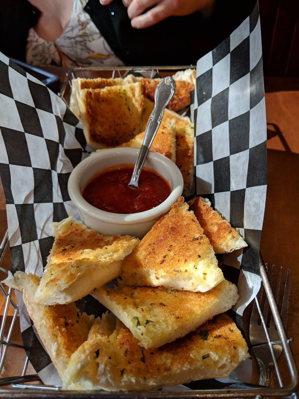 Lou Malnatis Pizzeria | meal delivery | 805 S State St, Chicago, IL 60605, USA | 3127861000 OR +1 312-786-1000