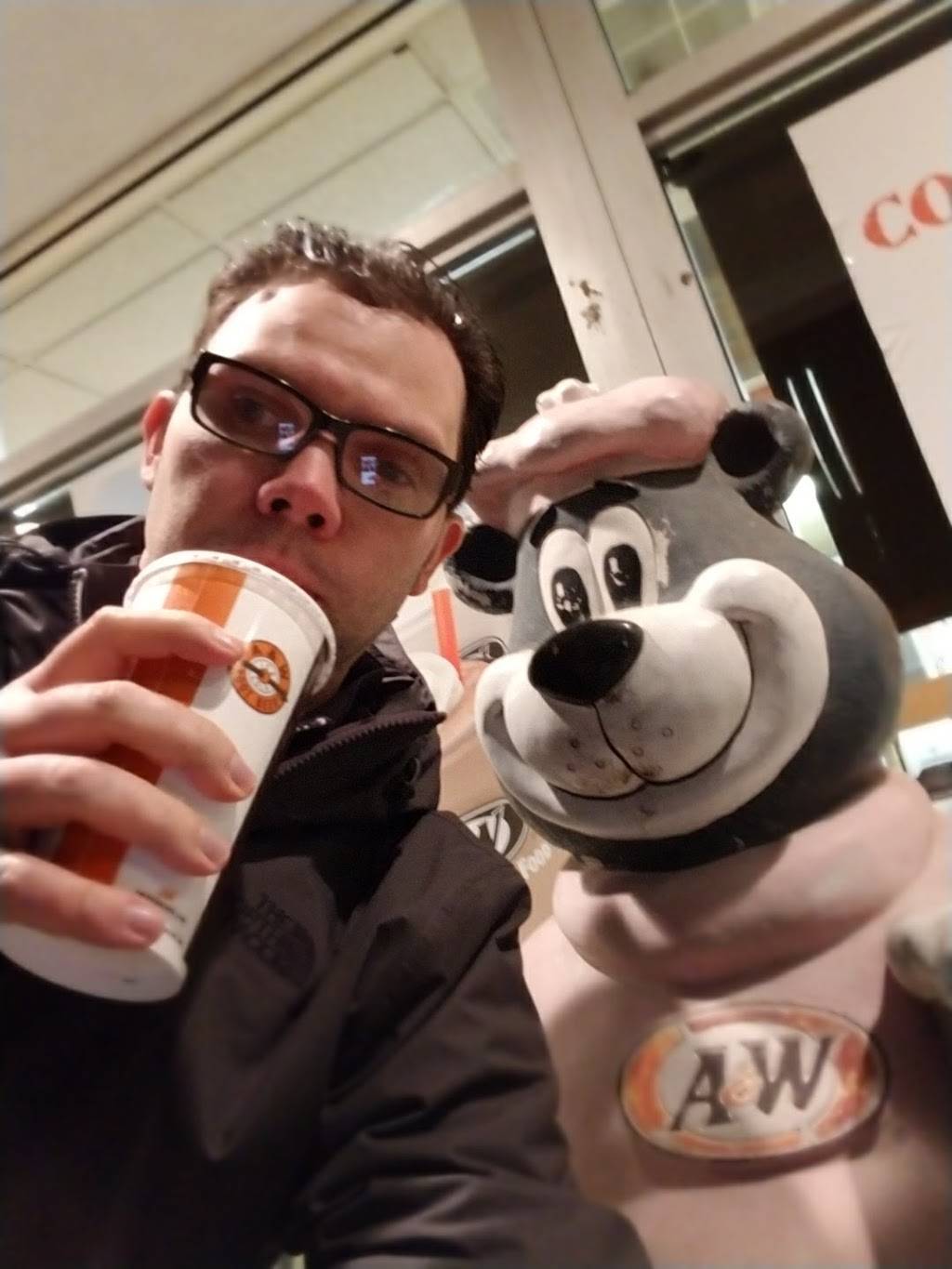 A&W Restaurant | restaurant | 1200 N Monroe St, Monroe, MI 48162, USA | 7342423330 OR +1 734-242-3330