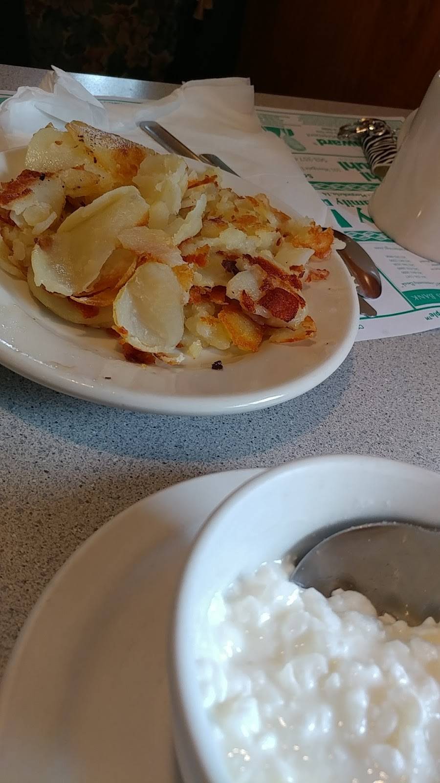 City Limits Family Restaurant | restaurant | 906 S Main St, Maquoketa, IA 52060, USA | 5636529709 OR +1 563-652-9709