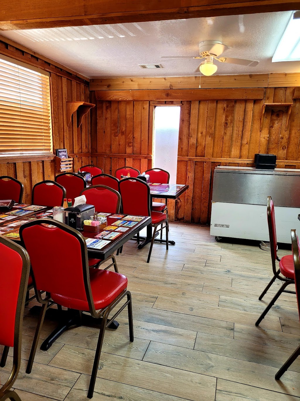 Smoke House Restaurant | restaurant | 701 W Main St, Heber Springs, AR 72543, USA | 5013627733 OR +1 501-362-7733