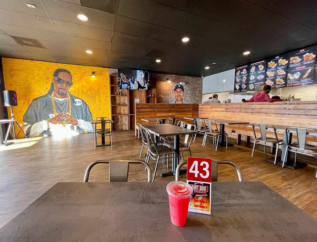 Dirt Dog Long Beach | restaurant | 1950 Ximeno Ave, Long Beach, CA 90815, USA | 5624983900 OR +1 562-498-3900