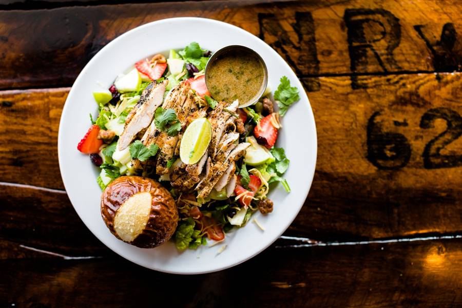 Big Iron Horse Barbecue | restaurant | 205 Park Ave, Barrington, IL 60010, USA | 8473824766 OR +1 847-382-4766