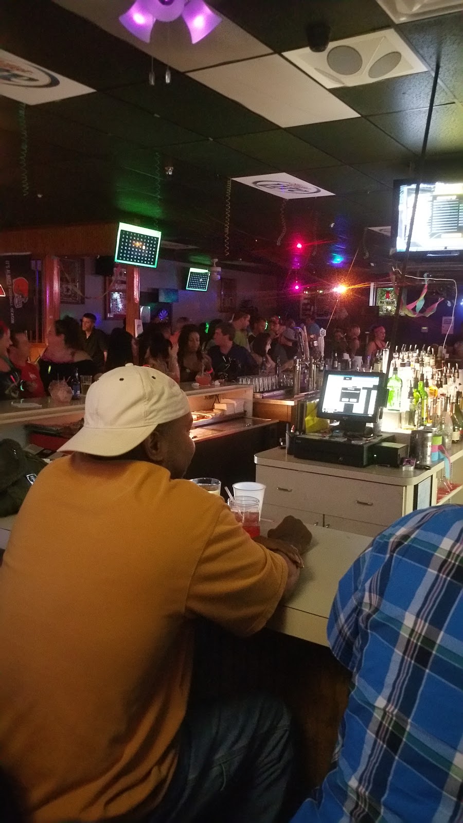 Bills Place | night club | 4771 Mahoning Ave, Youngstown, OH 44515, USA | 3302701703 OR +1 330-270-1703