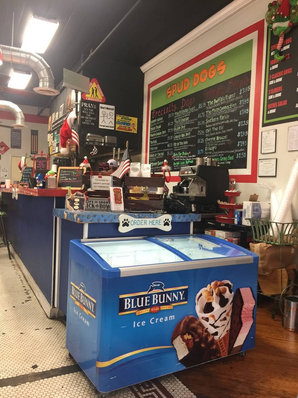 Spud Dogs | restaurant | 490 Cherry St, Macon, GA 31201, USA | 4786214848 OR +1 478-621-4848