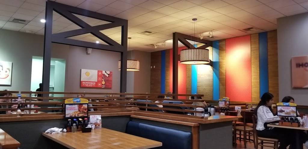 IHOP | restaurant | 5655 Wilshire Blvd, Los Angeles, CA 90036, USA | 3232974467 OR +1 323-297-4467