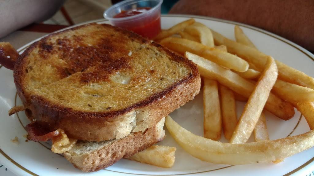 Oysters of Crystal River | restaurant | 606 US-19, Crystal River, FL 34429, USA | 3527952633 OR +1 352-795-2633