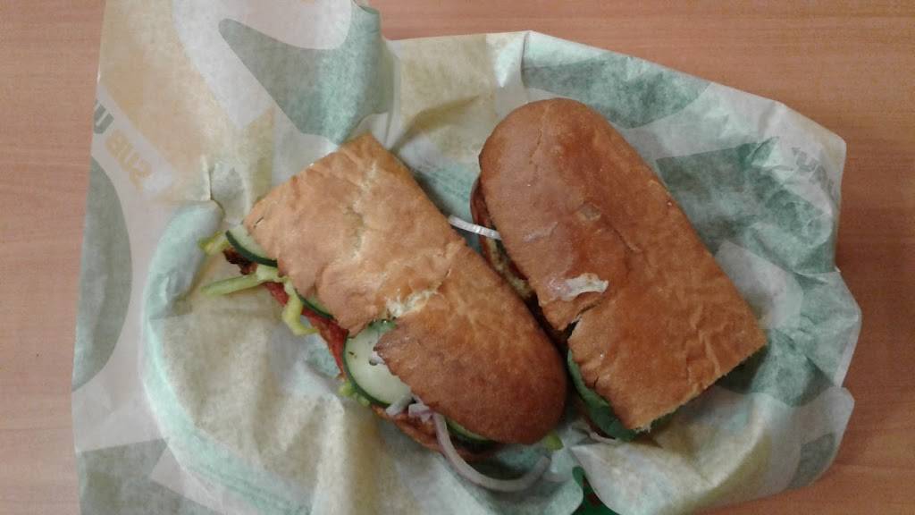 Subway | restaurant | 501 S Reino Rd B, Thousand Oaks, CA 91362, USA | 8053769557 OR +1 805-376-9557