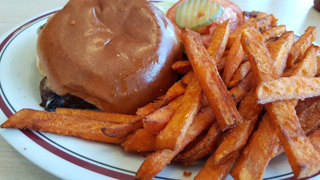 Huddle House | restaurant | 17 Outwater Ln, Garfield, NJ 07026, USA | 9739550895 OR +1 973-955-0895