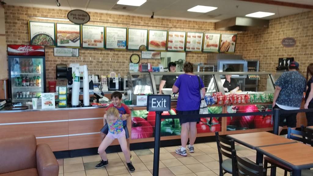 Subway | restaurant | 3150 W 11th Ave, Eugene, OR 97402, USA | 5416837047 OR +1 541-683-7047