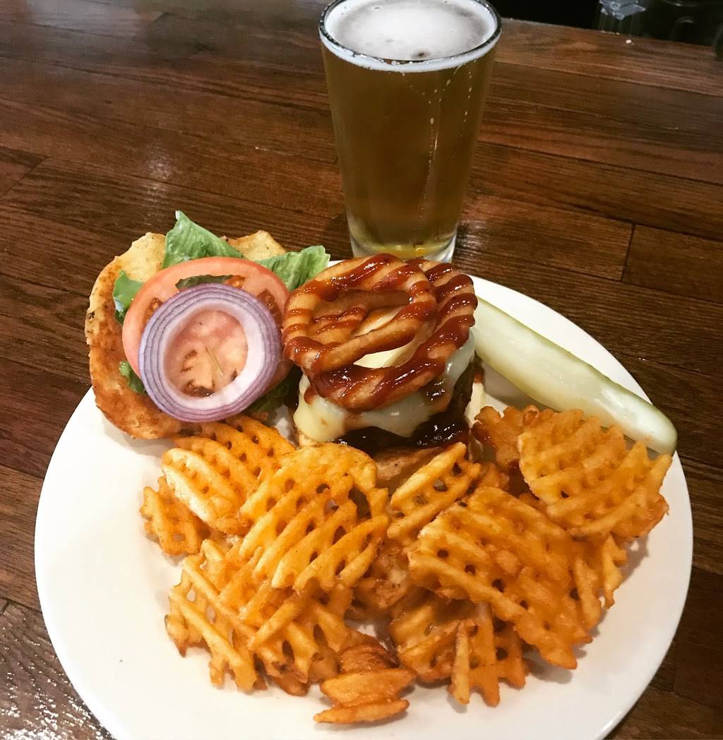 Greyhound Tavern | restaurant | 39 Broad St, Bridgewater, MA 02324, USA | 5088075782 OR +1 508-807-5782