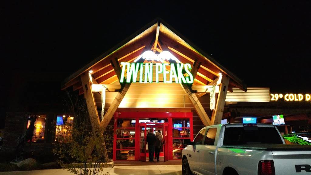 Twin Peaks Madison Heights | restaurant | 1111 W 14 Mile Rd, Madison Heights, MI 48071, USA | 2482684173 OR +1 248-268-4173