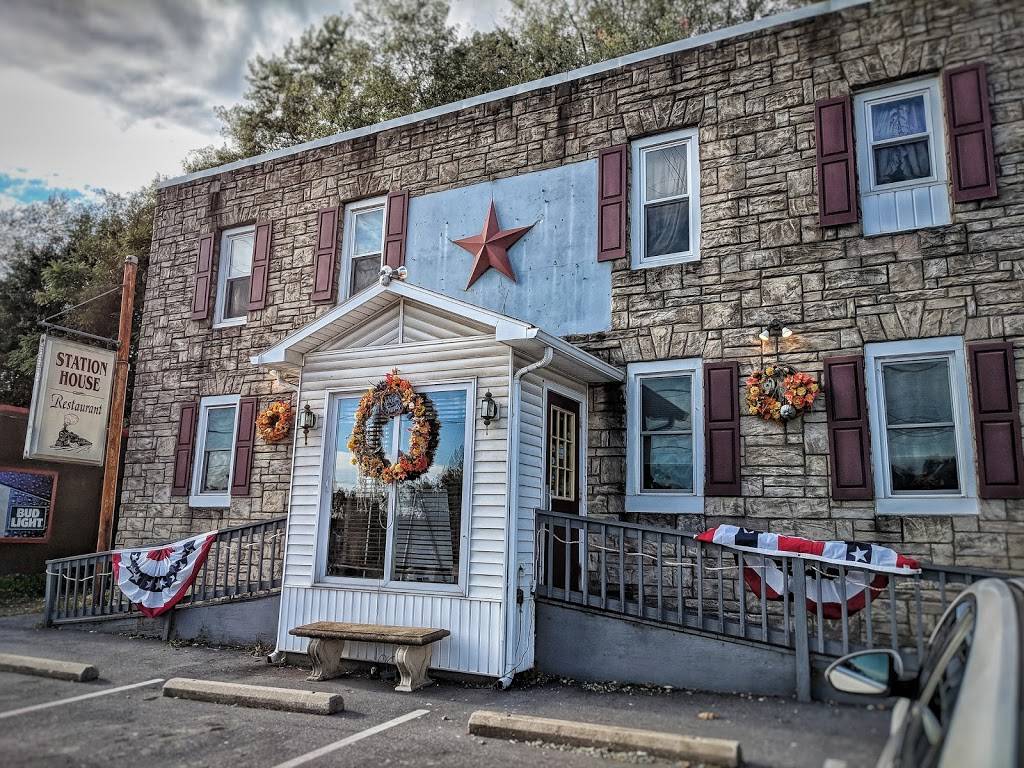 Station House | restaurant | 44 Montgomery St, Montgomery, PA 17752, USA | 5705472283 OR +1 570-547-2283