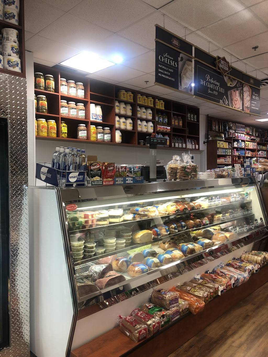 Hollywood Deli | restaurant | 5700 N Sheridan Rd, Chicago, IL 60660, USA | 7739440865 OR +1 773-944-0865