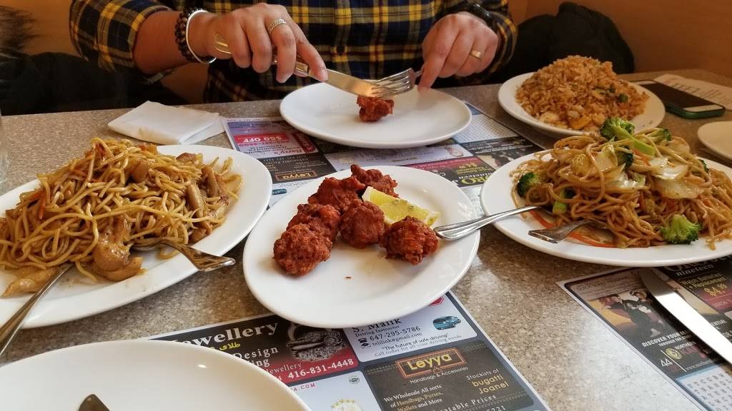 Willys Chinese Restauraunt | restaurant | 10459 Yonge St, Richmond Hill, ON L4C 3C2, Canada | 9058835690 OR +1 905-883-5690