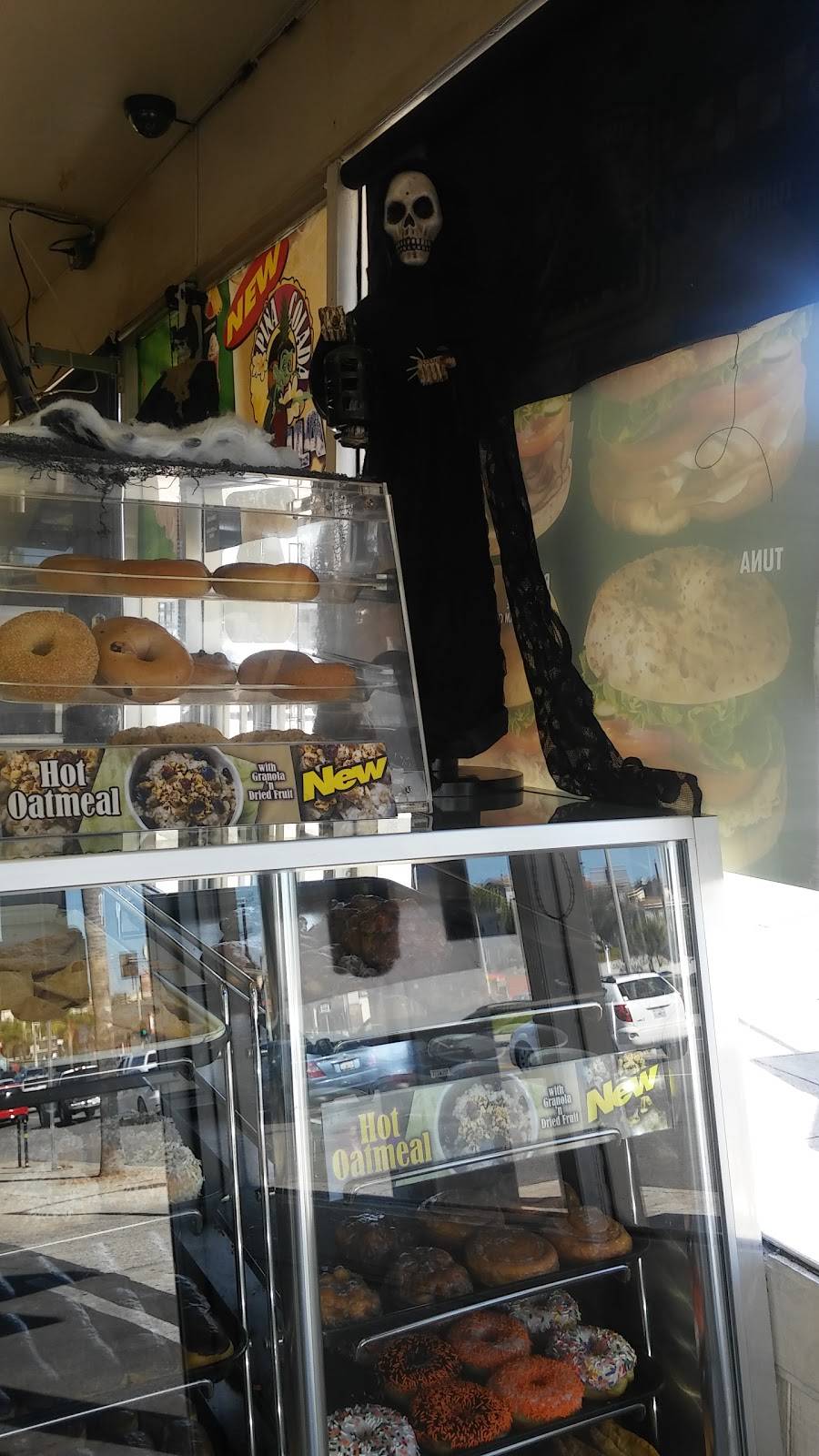 Yum Yum Donuts | cafe | 540 S. Gaffey St, San Pedro, CA 90731, USA | 3108321876 OR +1 310-832-1876