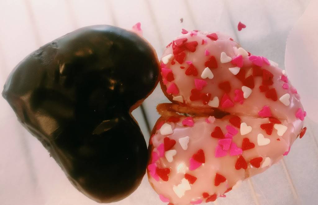 Dunkin | bakery | 106 Cambridge St, Boston, MA 02114, USA | 6175234463 OR +1 617-523-4463