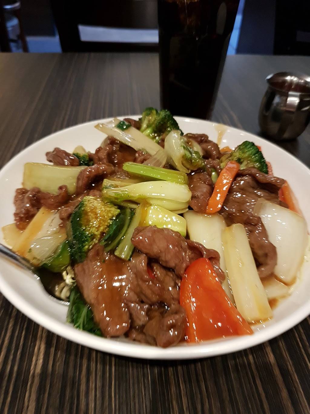 Bamboo Chinese Eatery | restaurant | 2999 Tecumseh Rd E, Windsor, ON N8W 1G6, Canada | 5192518388 OR +1 519-251-8388