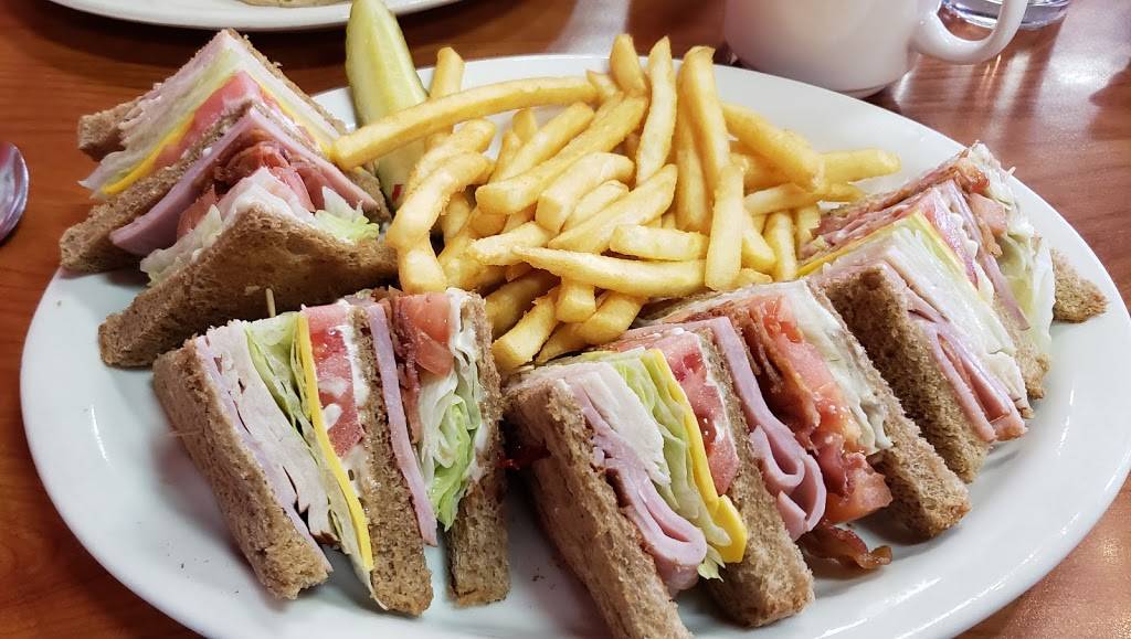 VIPS CAFE RESTAURANT | cafe | 29997 Canyon Hills Rd, Lake Elsinore, CA 92532, USA | 9512446677 OR +1 951-244-6677