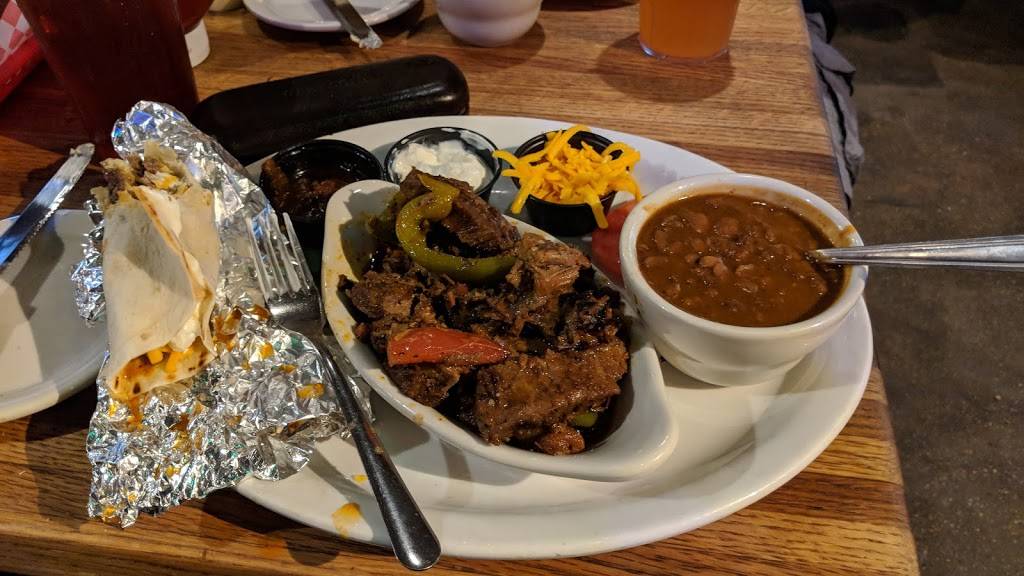 The County Line | restaurant | 111 W Crockett St #104, San Antonio, TX 78205, USA | 2102291941 OR +1 210-229-1941