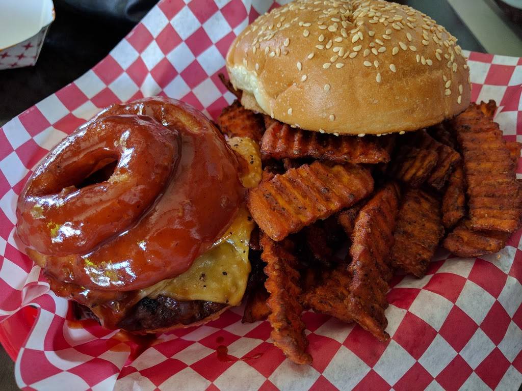 Ausiellos 5th Street Bar and Grill | restaurant | 609 5th St, Santa Rosa, CA 95404, USA | 7075799408 OR +1 707-579-9408