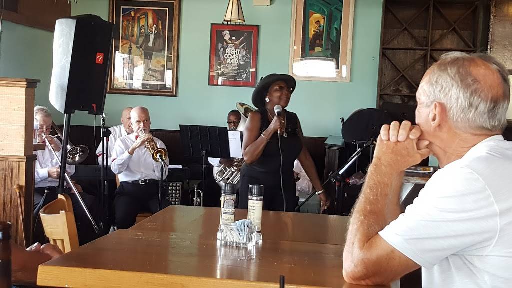 Caseys Upper Deck Bar & Grill | restaurant | 1414 S Atlantic Ave, New Smyrna Beach, FL 32169, USA | 3864241024 OR +1 386-424-1024