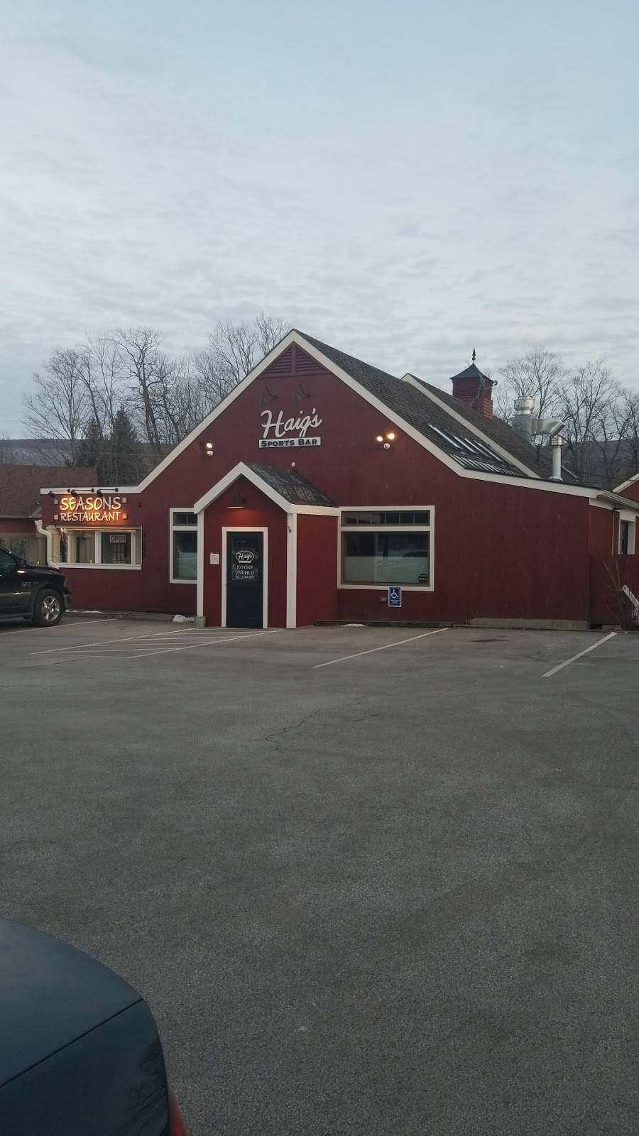 Haigs Restaurant & Sports Bar | restaurant | 4566 Main St, Manchester Center, VT 05255, USA | 8023620123 OR +1 802-362-0123