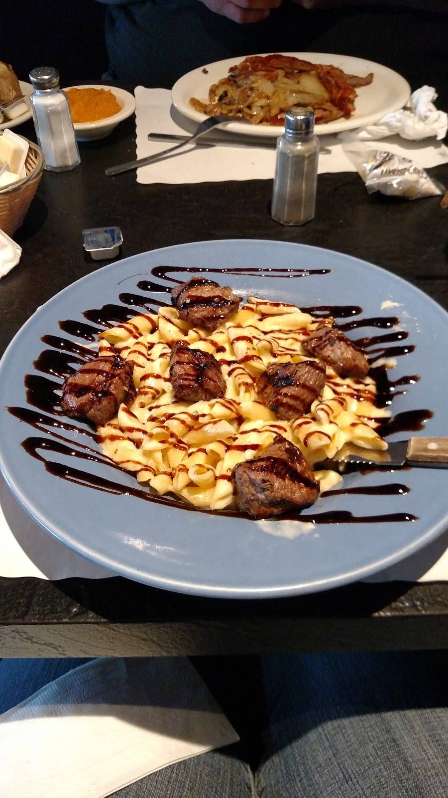 Magonis Ferry Landing | restaurant | 681 Riverside Ave, Somerset, MA 02725, USA | 5086744335 OR +1 508-674-4335