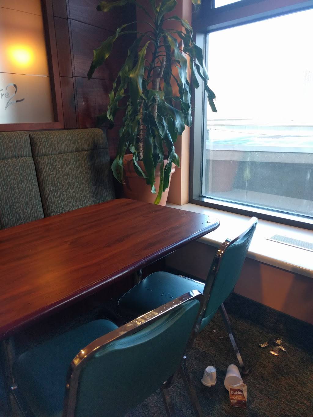 LEntre 2 | restaurant | 1755 Boulevard René-Laennec, Laval, QC H7M 3L9, Canada | 4506681010 OR +1 450-668-1010