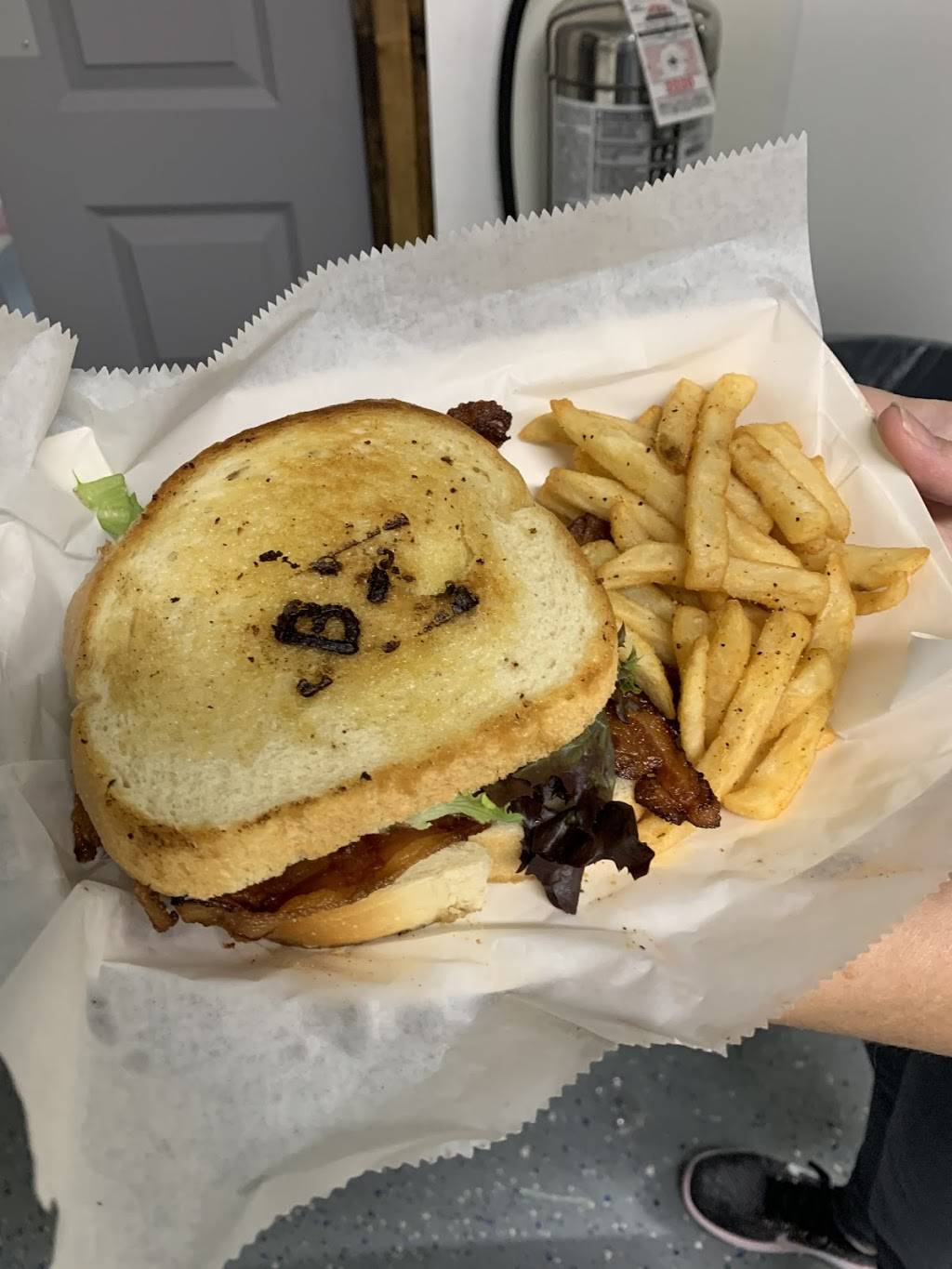 Beavers Teeth Axe Throwing, Brew & Chew | restaurant | 320 E Main St, Knoxville, IL 61448, USA | 3092894228 OR +1 309-289-4228