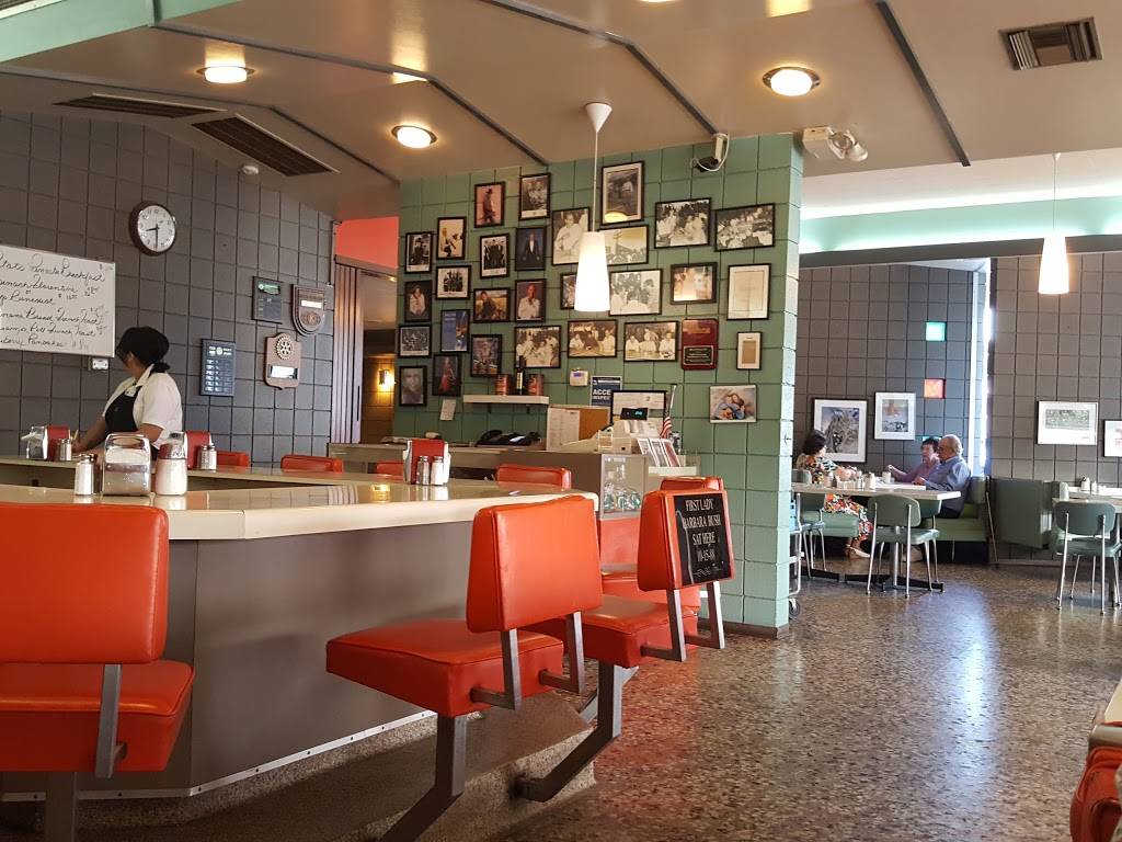 Latifs Restaurant | restaurant | 111 N Golden State Blvd, Turlock, CA 95380, USA | 2096345351 OR +1 209-634-5351