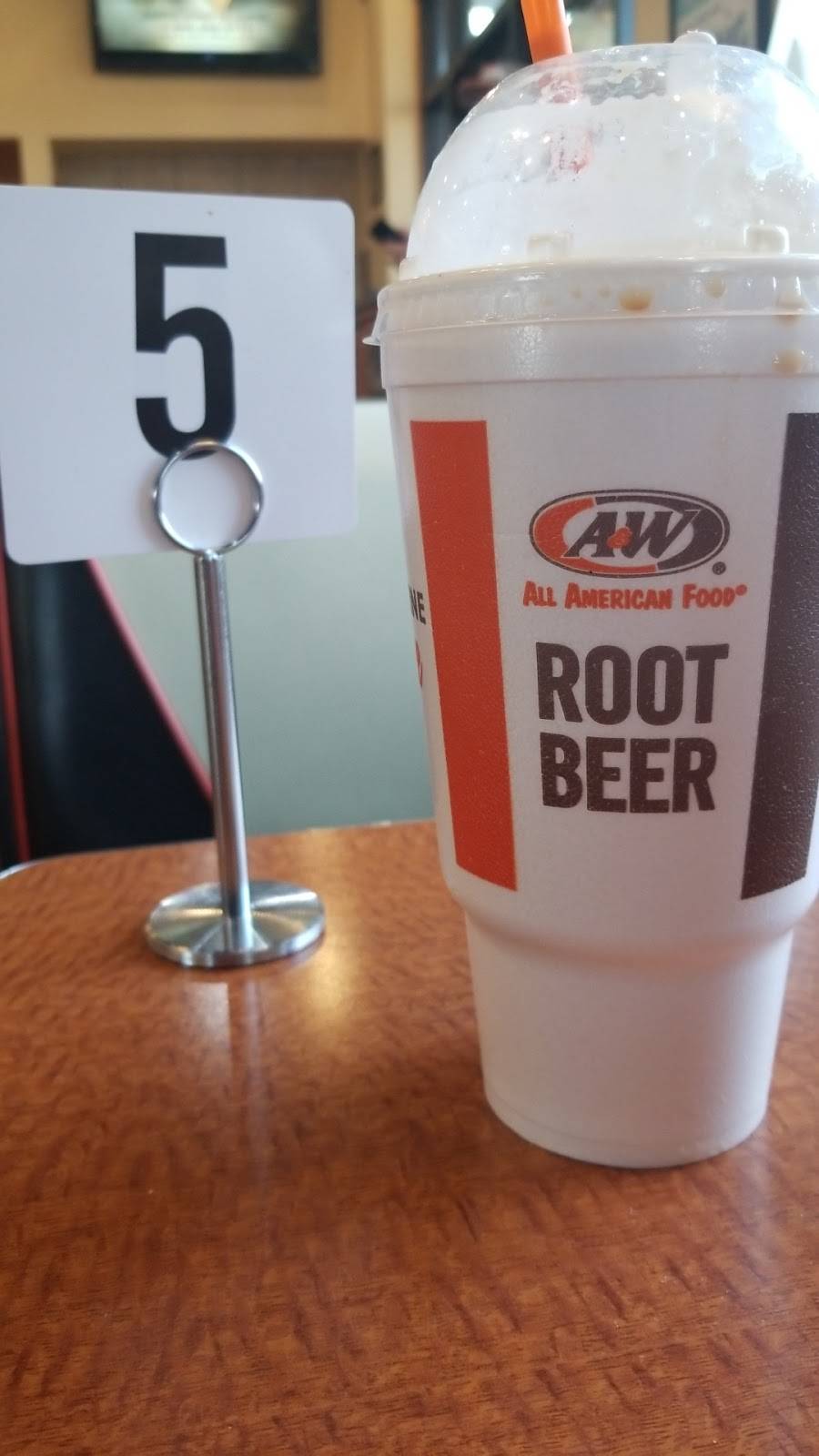 A&W Restaurant | restaurant | 111 W Andres St, Tomah, WI 54660, USA | 6083742115 OR +1 608-374-2115
