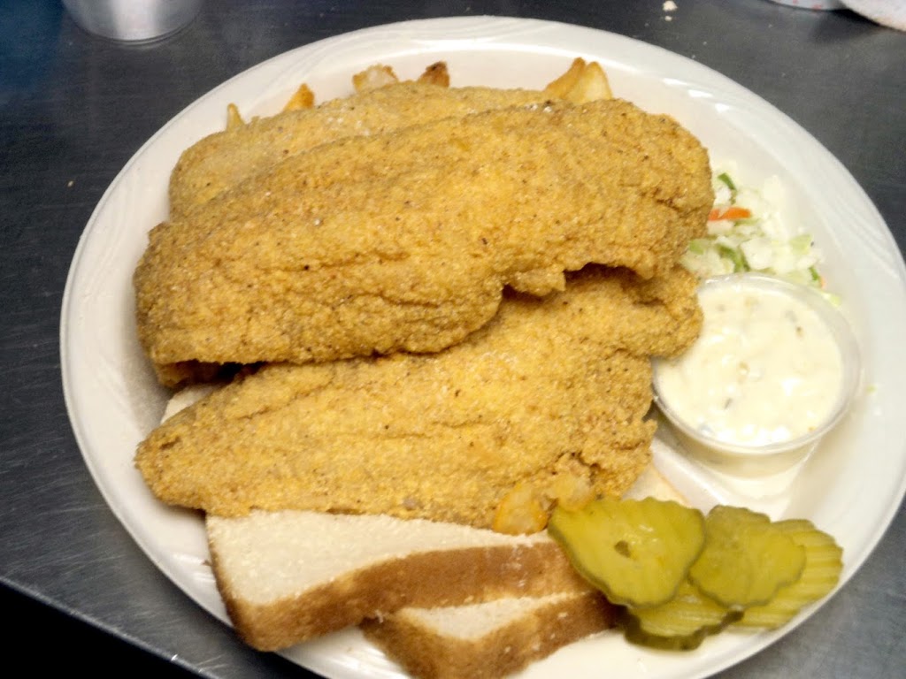 Sharks Fish & Chicken - Blytheville | restaurant | 119 N Service Rd, Blytheville, AR 72315, USA | 8708242875 OR +1 870-824-2875