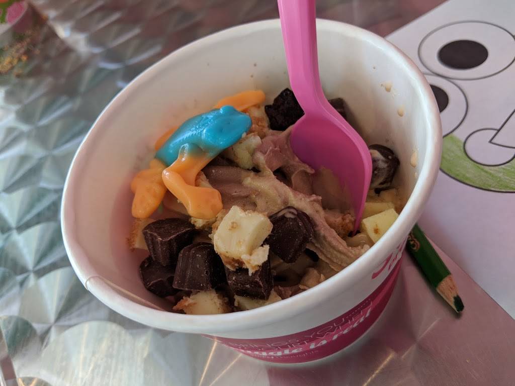SweetFrog | restaurant | 210 England St, Ashland, VA 23005, USA | 8044966915 OR +1 804-496-6915
