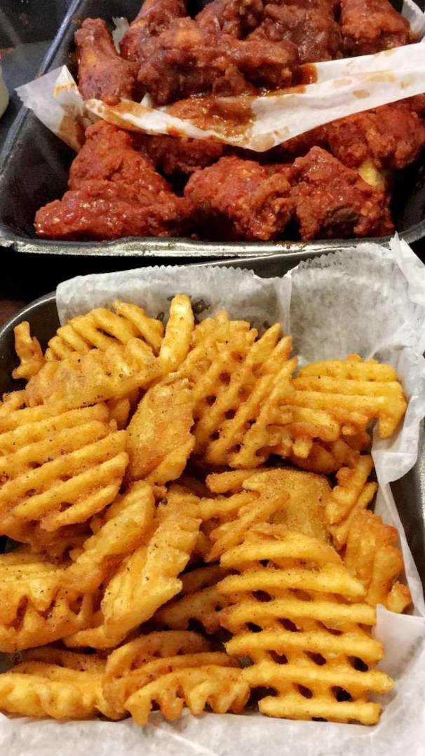 Wings Over East Lansing | restaurant | 1391 Grand River Ave, East Lansing, MI 48823, USA | 5173325555 OR +1 517-332-5555