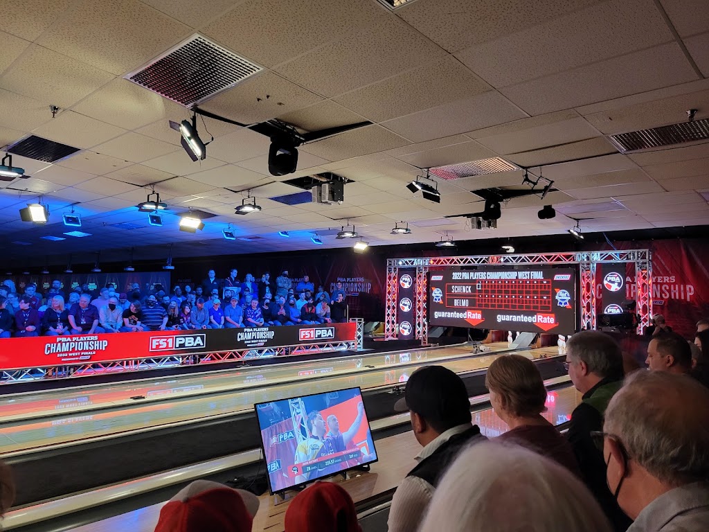 Bowlero Euless | restaurant | 1901 W Airport Fwy, Euless, TX 76040, USA | 8175400303 OR +1 817-540-0303