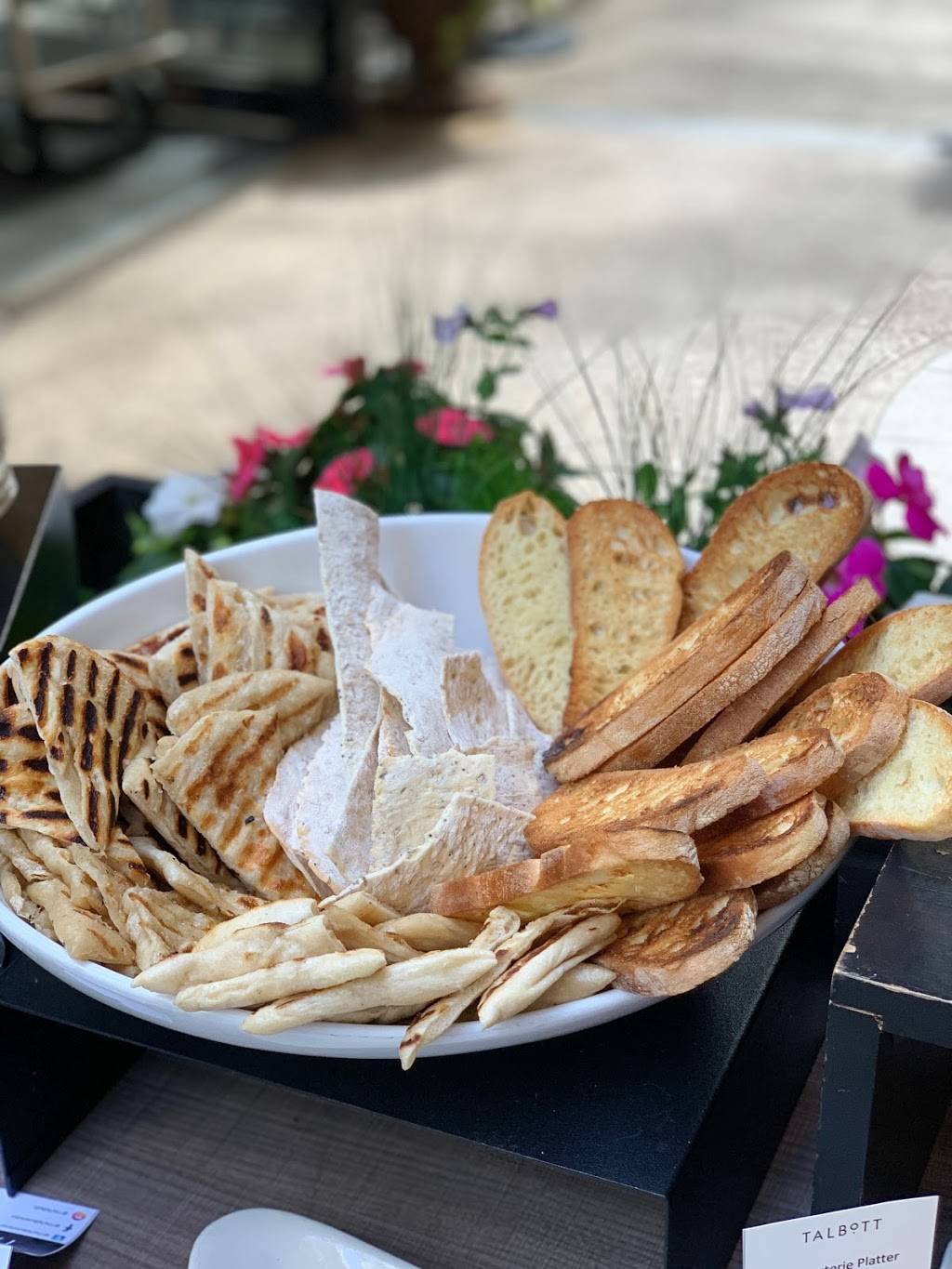 20 East | restaurant | 20 E Delaware Pl, Chicago, IL 60611, USA | 3123973633 OR +1 312-397-3633