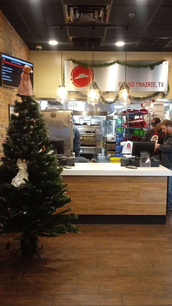 Pizza Hut | restaurant | 950 S Carrier Pkwy Suite 160, Grand Prairie, TX 75051, USA | 9726425000 OR +1 972-642-5000