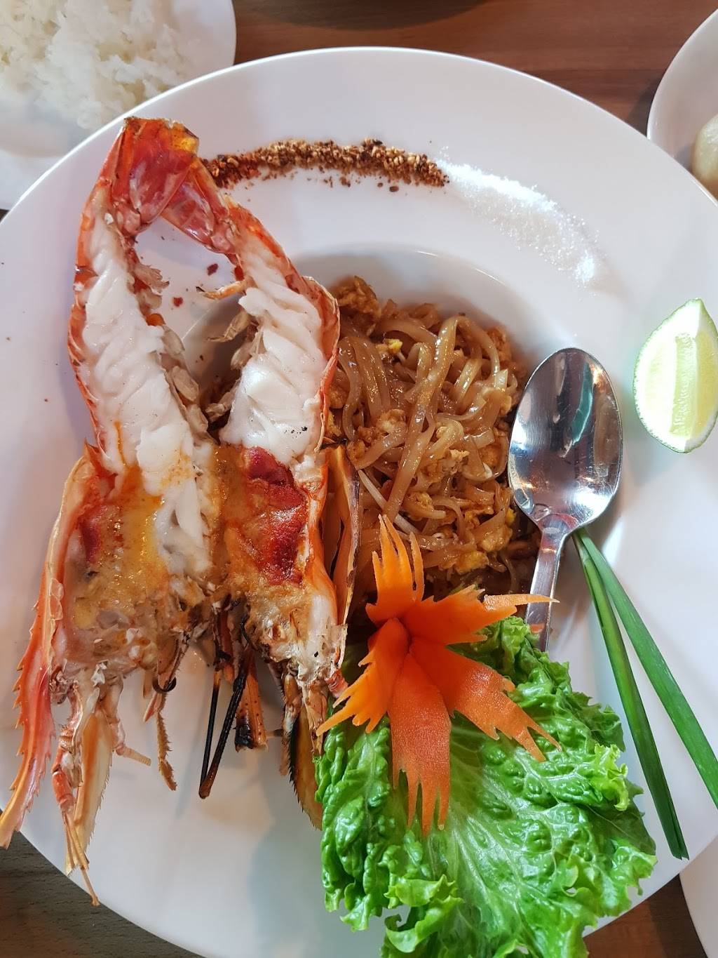 Subhannahong Royal Thai Cuisine | restaurant | 1212 S Pacific Coast Hwy Ste 206, Redondo Beach, CA 90277, USA | 3103163033 OR +1 310-316-3033