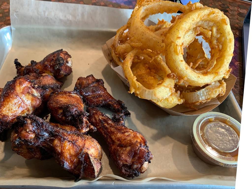 Boss Chick N Beer | restaurant | 120 Front St, Berea, OH 44017, USA | 4405327660 OR +1 440-532-7660