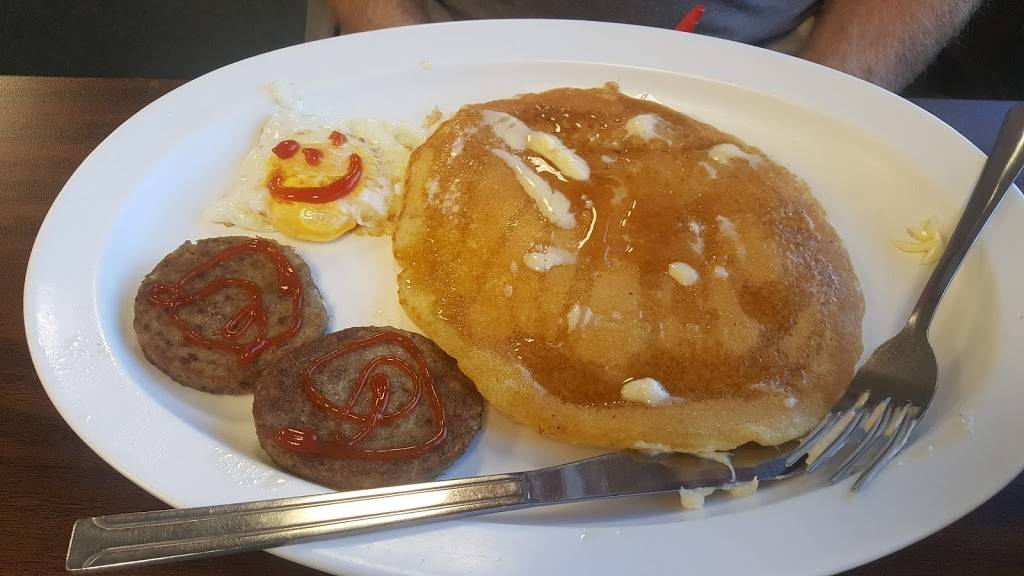 Moms Country Kitchen | restaurant | 470 S Commerce Ave # B, Front Royal, VA 22630, USA | 5406367441 OR +1 540-636-7441