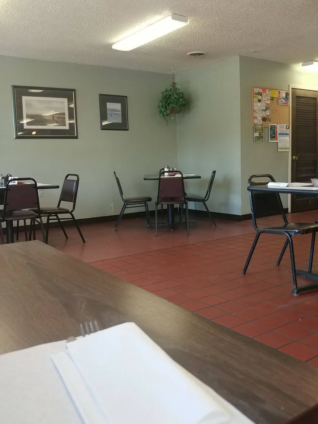 Corner Cafe | restaurant | 203 N Shawano St, New London, WI 54961, USA | 9209826636 OR +1 920-982-6636